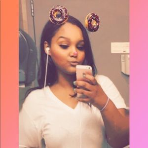 Meet your Posher, Corina